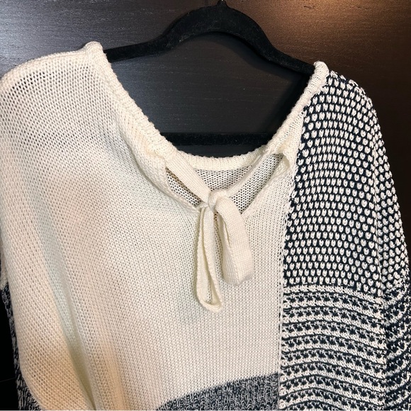 Blue Colorblock Sweater - Picture 4 of 11